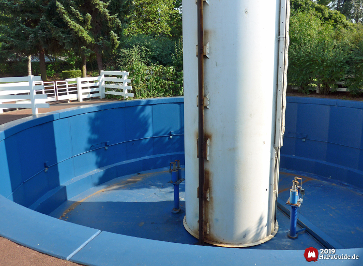 Holsteinturm - Blaues Fundament