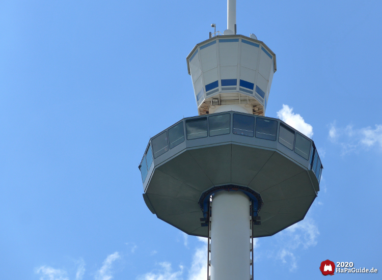 Holsteinturm - Unfolierte, graue Gondel unter der Turmspitze