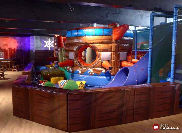 Piraten Camp - Luftgepolstertes Piratenschiff