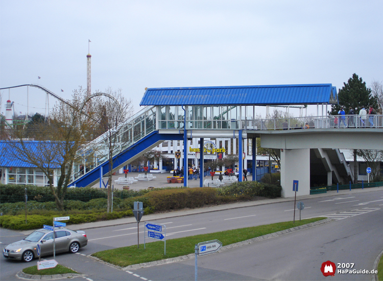 Landungsbrücken - Brückenkonstruktion mit Rolltreppe