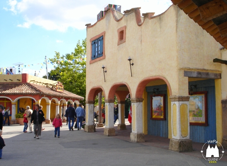 Mexikanische Arkaden und die Bodega