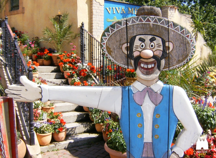Mexikanischer Erlebnisbereich - Holzfigur Sombrero