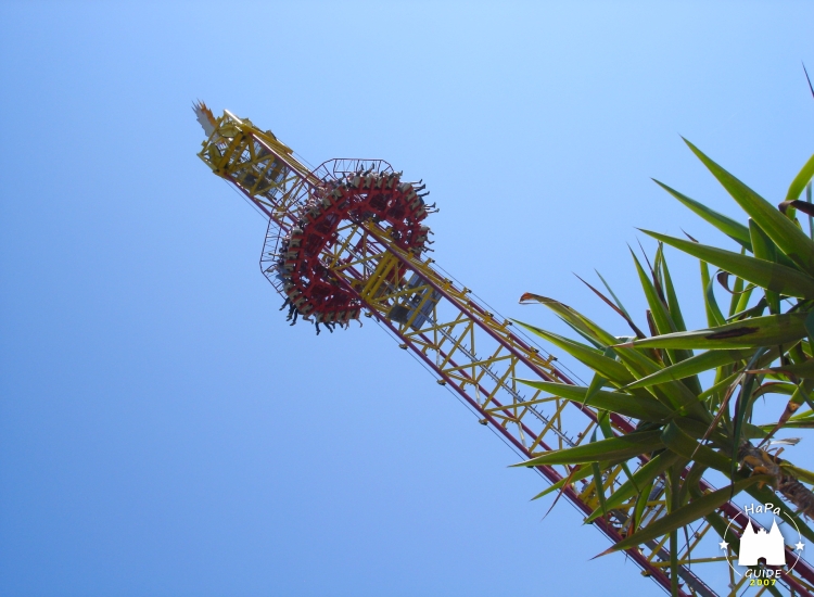 Der Power-Tower Monte-Zuma fährt