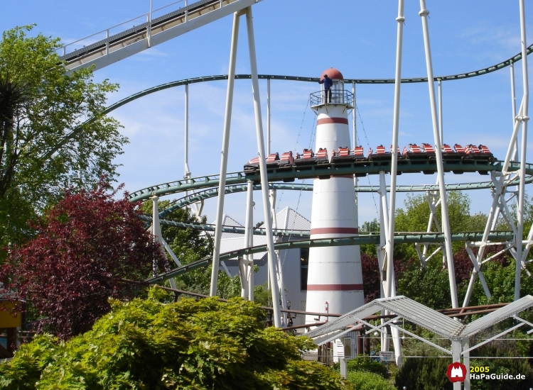 Nervenkitzel - Nessie umfährt Leuchtturm
