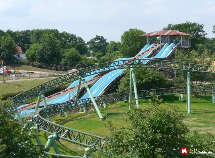 Die Barracuda Slide hinter den Schienen Kärnans