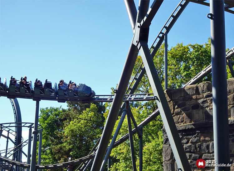 Nessie - Zug in der Helix