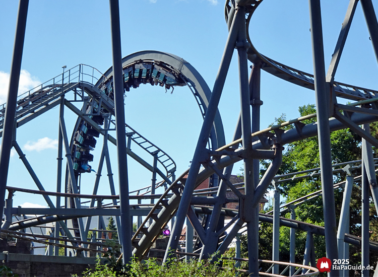 Nessie - Kopfüber im Looping