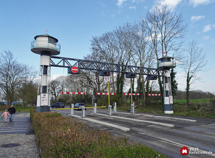 Neuheiten 2025 - Höhenbeschränkungen an der Ein- und Ausfahrt des Großparkplatzes