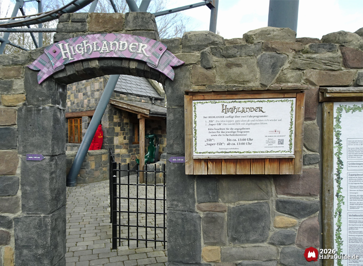 Neuheiten 2026 - Schild neben dem Zugang zum Highlander