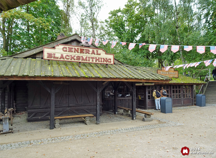 New Lübeck - Geschlossene Schmiede und Holzschnitzwerkstatt