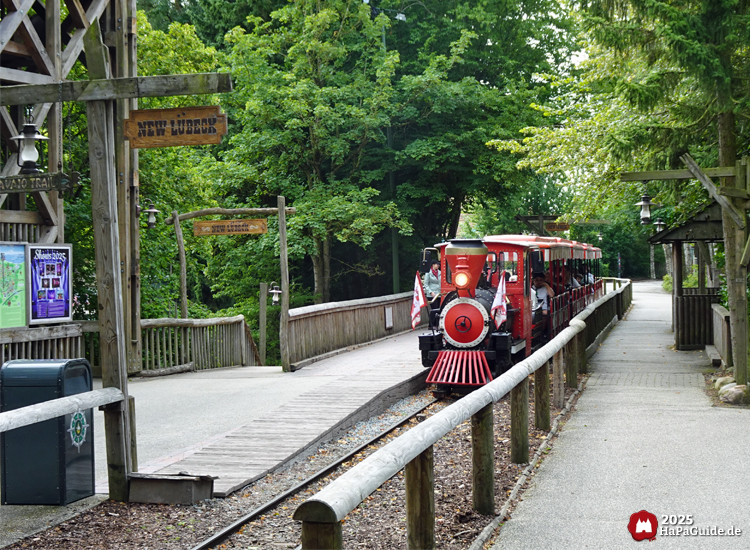 New Lübeck - Zug des Hansa-Park Express im Bahnhof von New Lübeck
