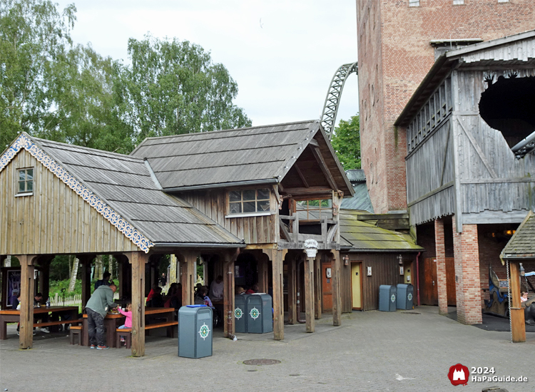 Peterhof von Novgorod - Bahnhof Peterhof von Novgorod und Toiletten