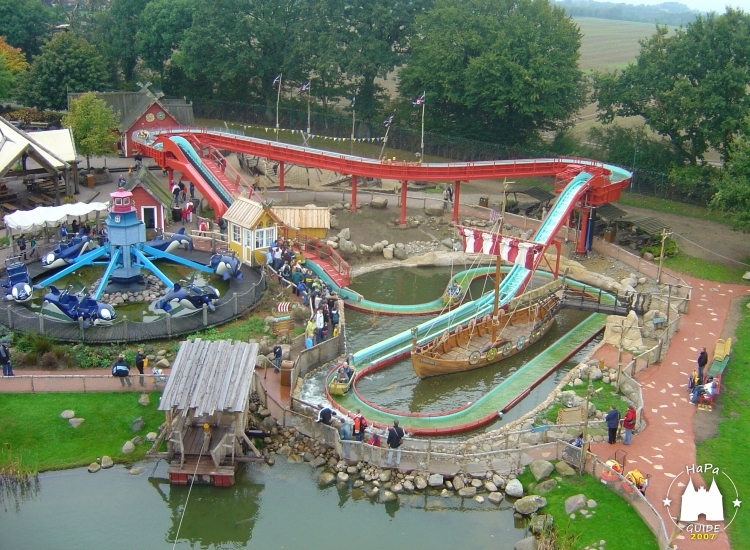 Piratenland - Luftaufnahme Sturmfahrt der Drachenboote und Fly Willy