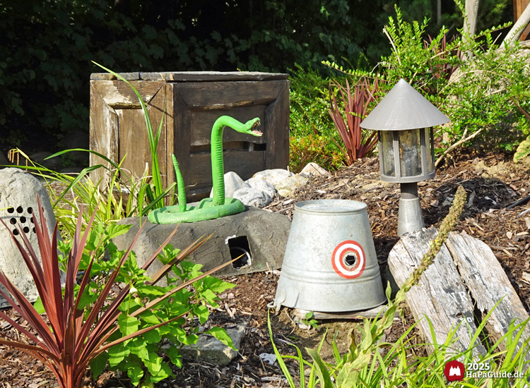 Pony Post - Ziel an einem Eimer mit Schlange