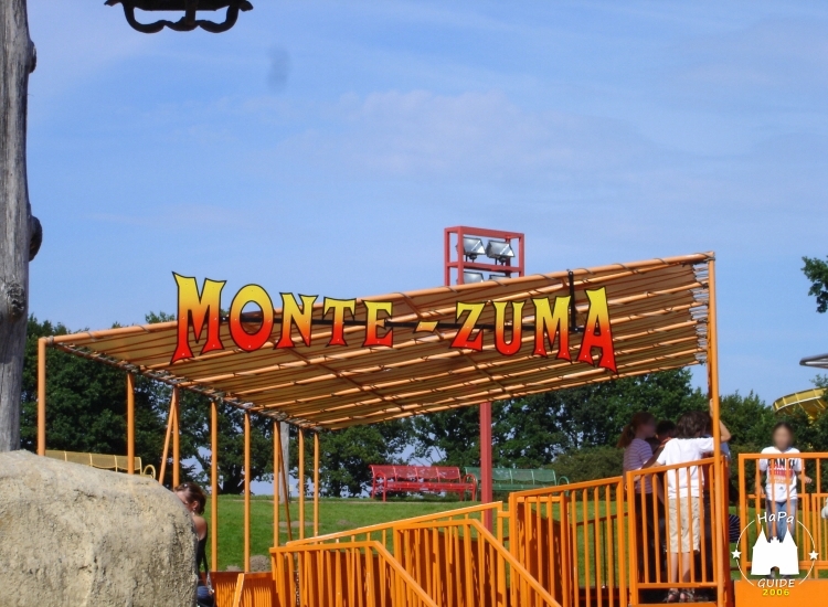 Power-Tower Monte-Zuma - Schrift Monte-Zuma Dach Wartebereich