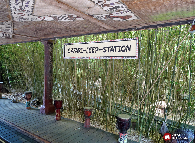 Safari-Jeeps - Schild Safari-Jeep-Station