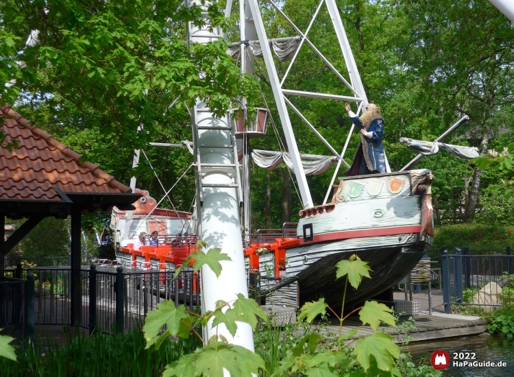 Schiffschaukel - Schiff mit Kapitän