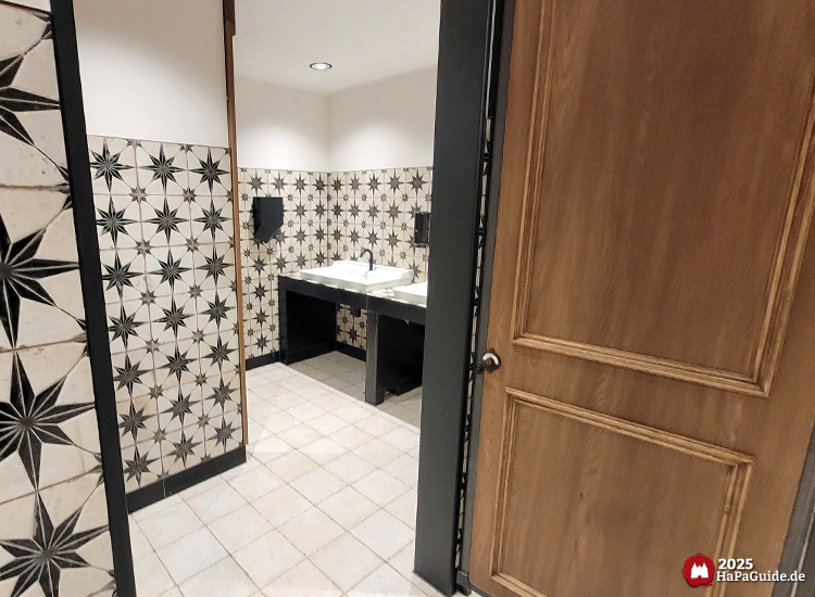 Service-Center - Toilettenanlage
