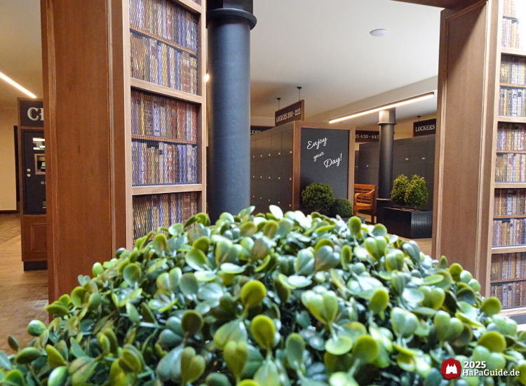 Service-Center - Schließfachanlage im Bibliothek-Stil