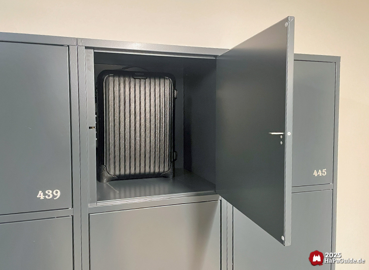 Service-Center - Schließfach mit Koffer
