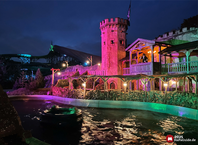 Störtebekers Kaperfahrt - Burg beleuchtet zum Herbstzauber am Meer