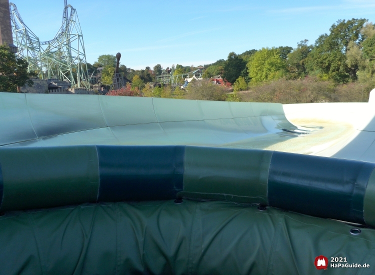 Störtebekers Kaperfahrt - Boot im Kanal