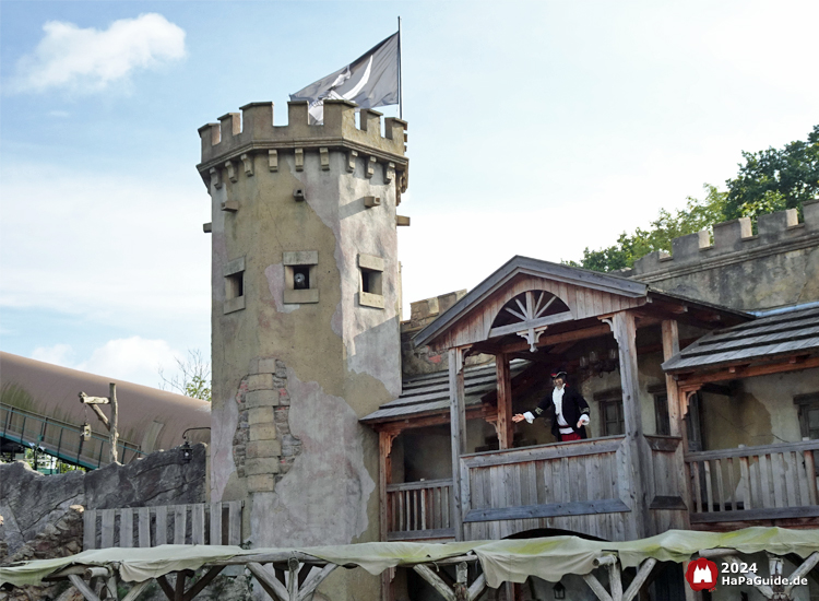 Störtebekers Kaperfahrt - Burg mit Balkon und Animatronic Klaus Störtebeker