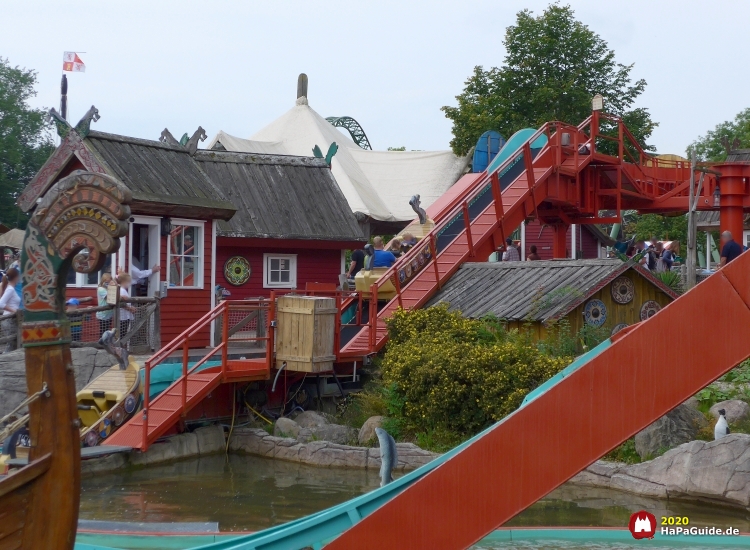 Sturmfahrt der Drachenboote - Station und Lift