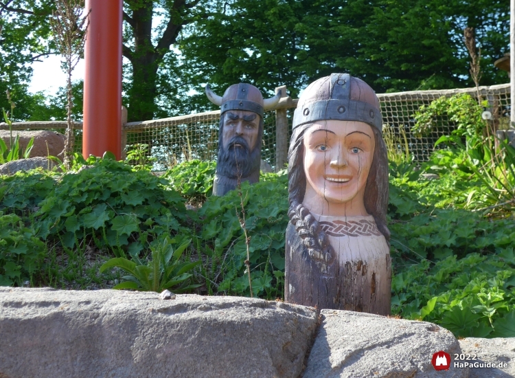 Sturmfahrt der Drachenboote - Wikingerköpfe