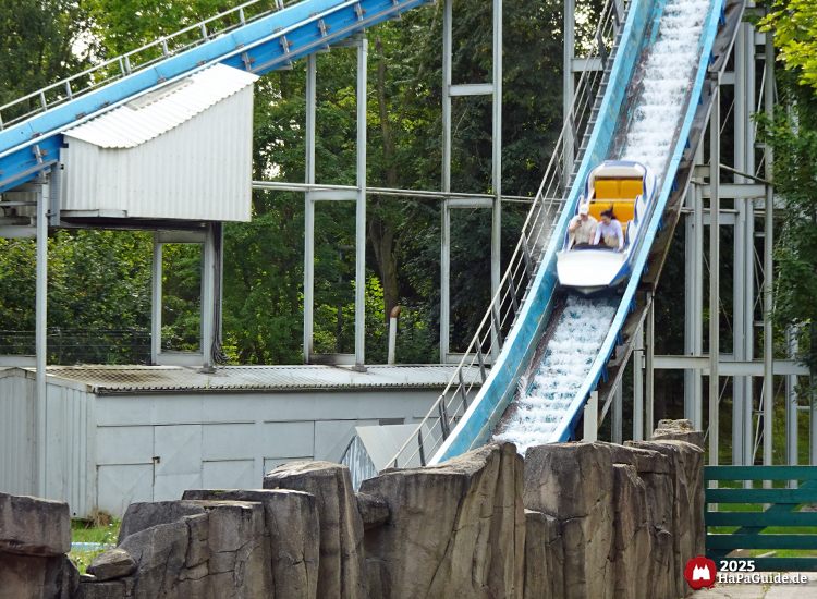 Super Splash - Abfahrt hinter Felswand