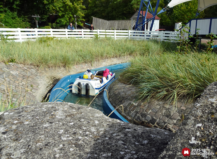 Super Splash - Finale Kurve hinter grauem Fels