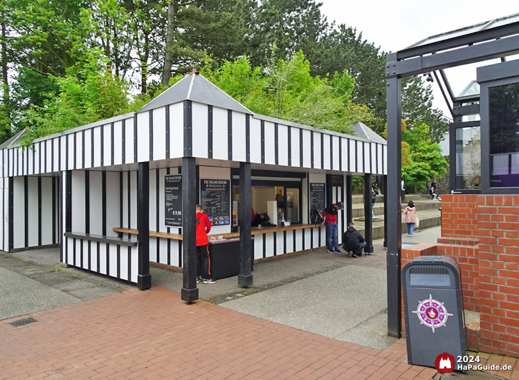 The Filling Station - Schwarz-Weißer Imbiss