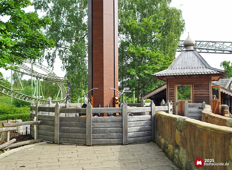 Turm vom Peterhof - Holz umrandete Basis