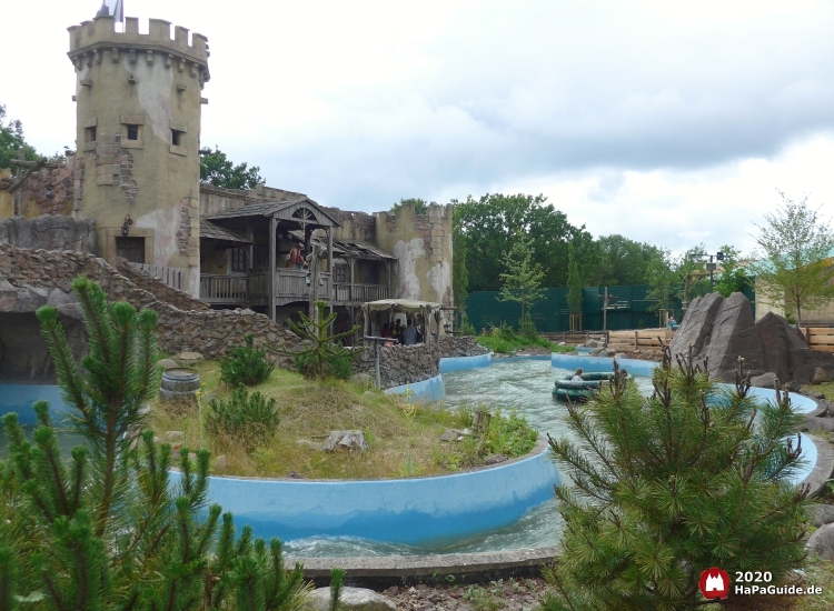 Übersicht von der Burg bis zum Wellenbecken