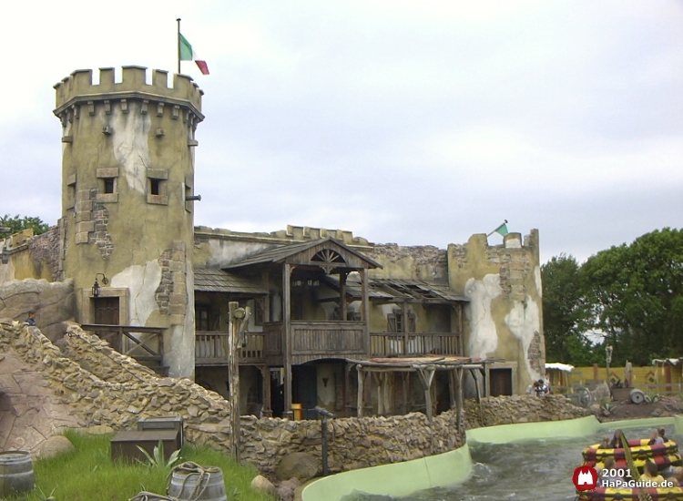 An der Turmspitze des Fort Alamos weht die mexikanische Flagge