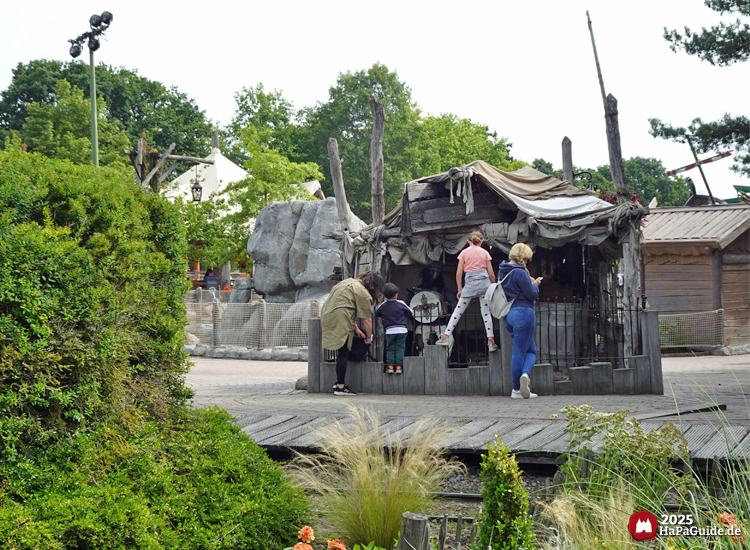 Wikingerland - Parkgäste lauschen Knut dem Nordmann