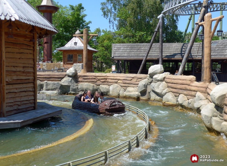 Wildwasserfahrt - Der Wasserwolf am Ilmensee - Boot Peterhof von Novgorod