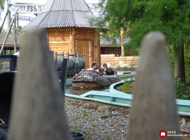 Wildwasserfahrt - Der Wasserwolf am Ilmensee - Boot durch Zaun