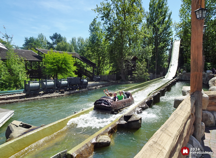 Wildwasserfahrt - Der Wasserwolf am Ilmensee - Boot am Ende des Auslaufs